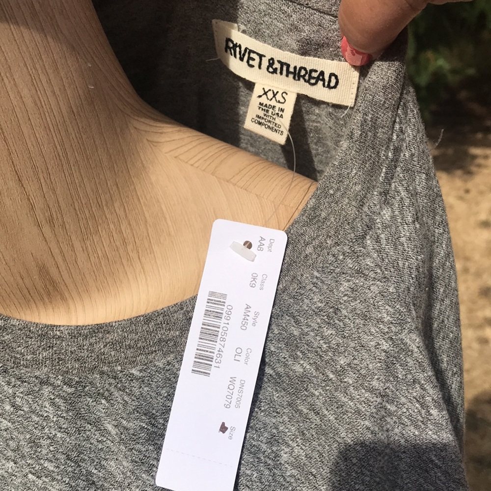 🆕J. Crew x Rivet & Thread Long Sleeve Gray T-Shirt - Picture 4 of 5